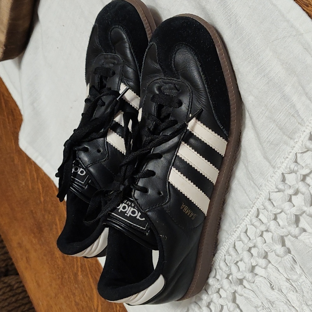 🖤Adidas Samba Indoor Soccer Shoes OG made in 2006.  Men's 5.5 women's 7.5